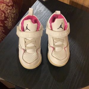 Sz 9c little girls Jordan’s